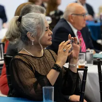Amigos y familiares acompañando a los profesores