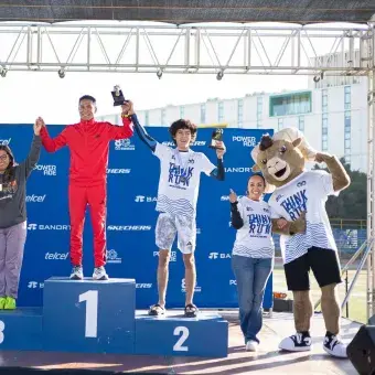En el marco del 50 aniversario del Tec de campus Querétaro se llevó a cabo la carrera Think, Feel & Run 2025 powered by Skechers con la participación de 1700 corredoras y corredores. 
