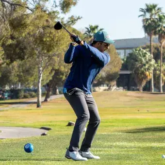 Golfista participando en Torneo de Golf EXATEC Blue Open 2026 del Tec de Monterrey campus Laguna