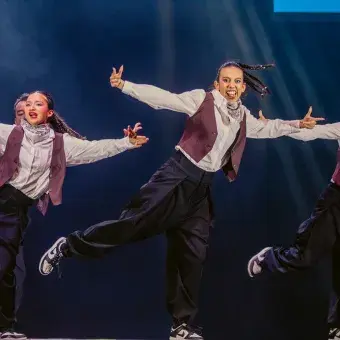Estudiantes participando en el concurso Tec Dance 2026.