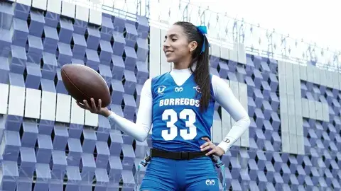 Diana Flores lanza el ovoide en práctica de tocho bandera